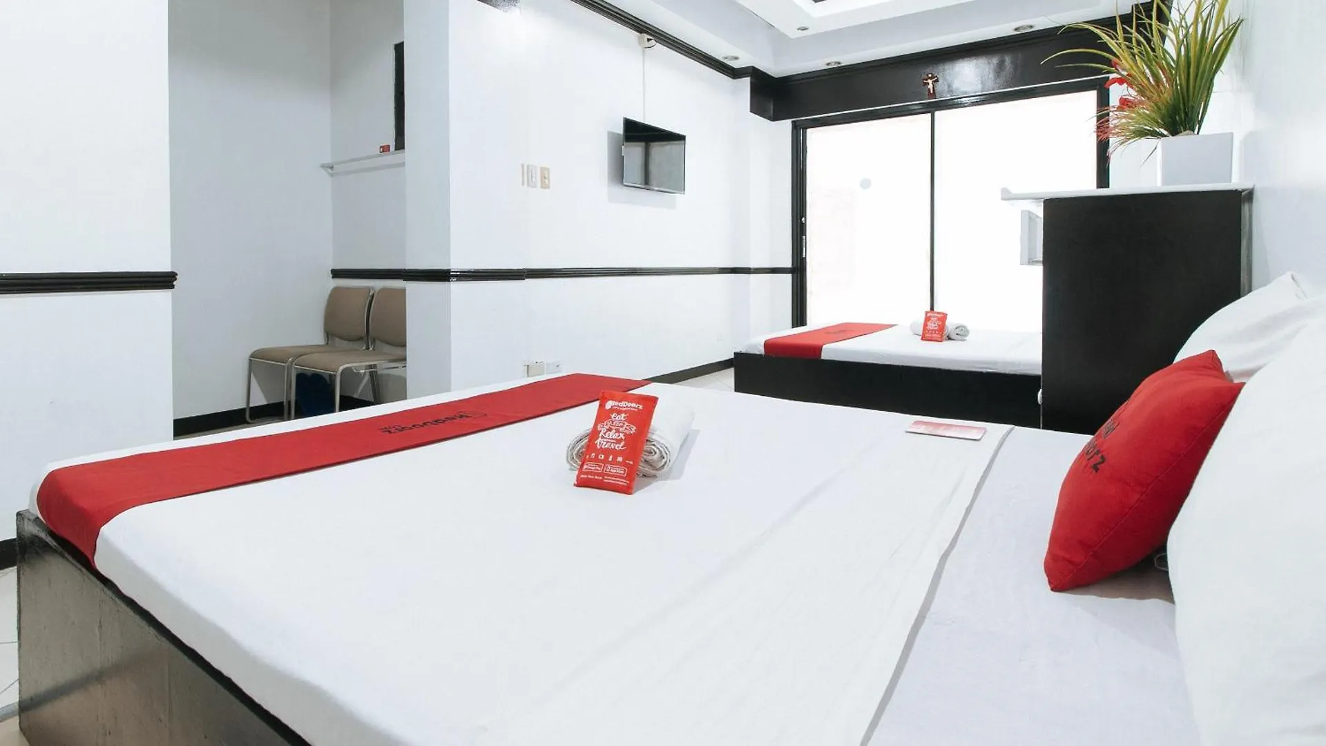 *** Hotel Reddoorz At Plus Villa Gloria Taguig Philippines