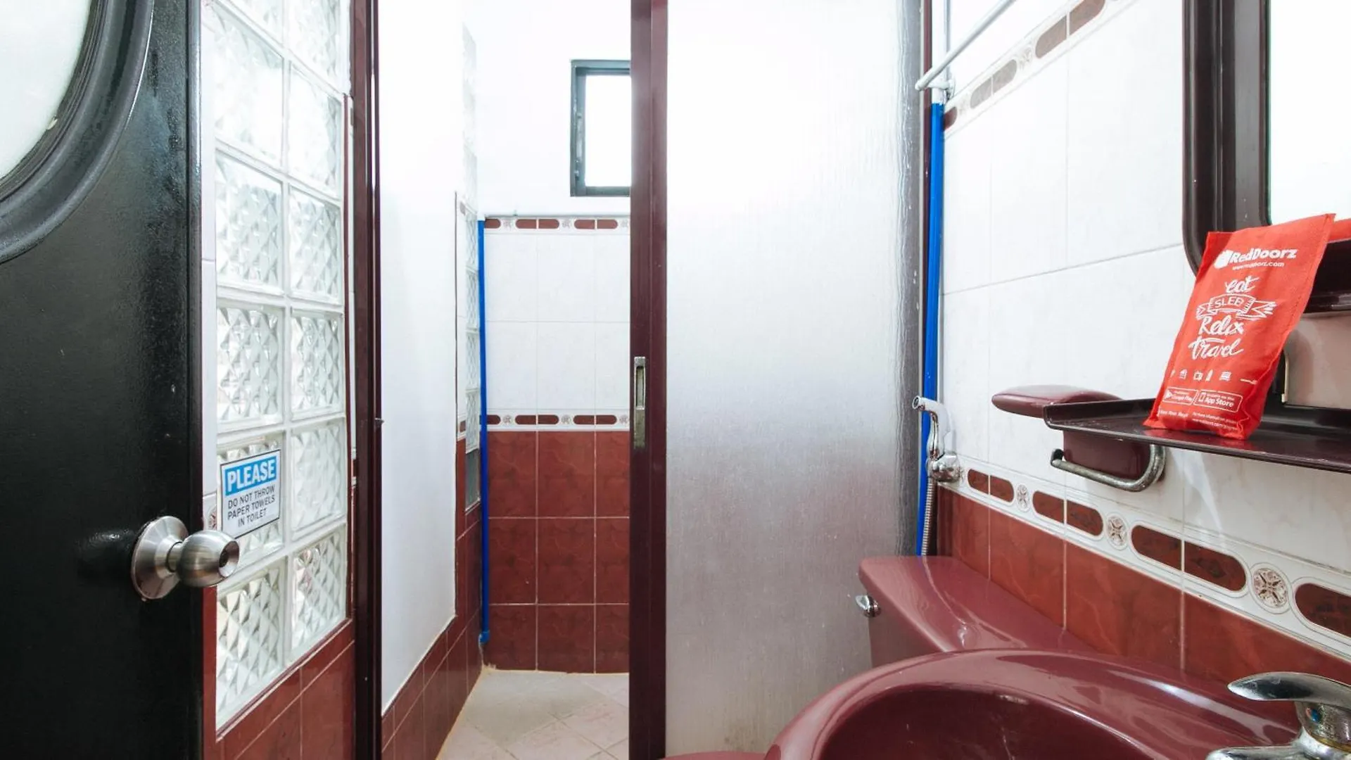 Reddoorz At Plus Villa Gloria Taguig 3*,  Philippines