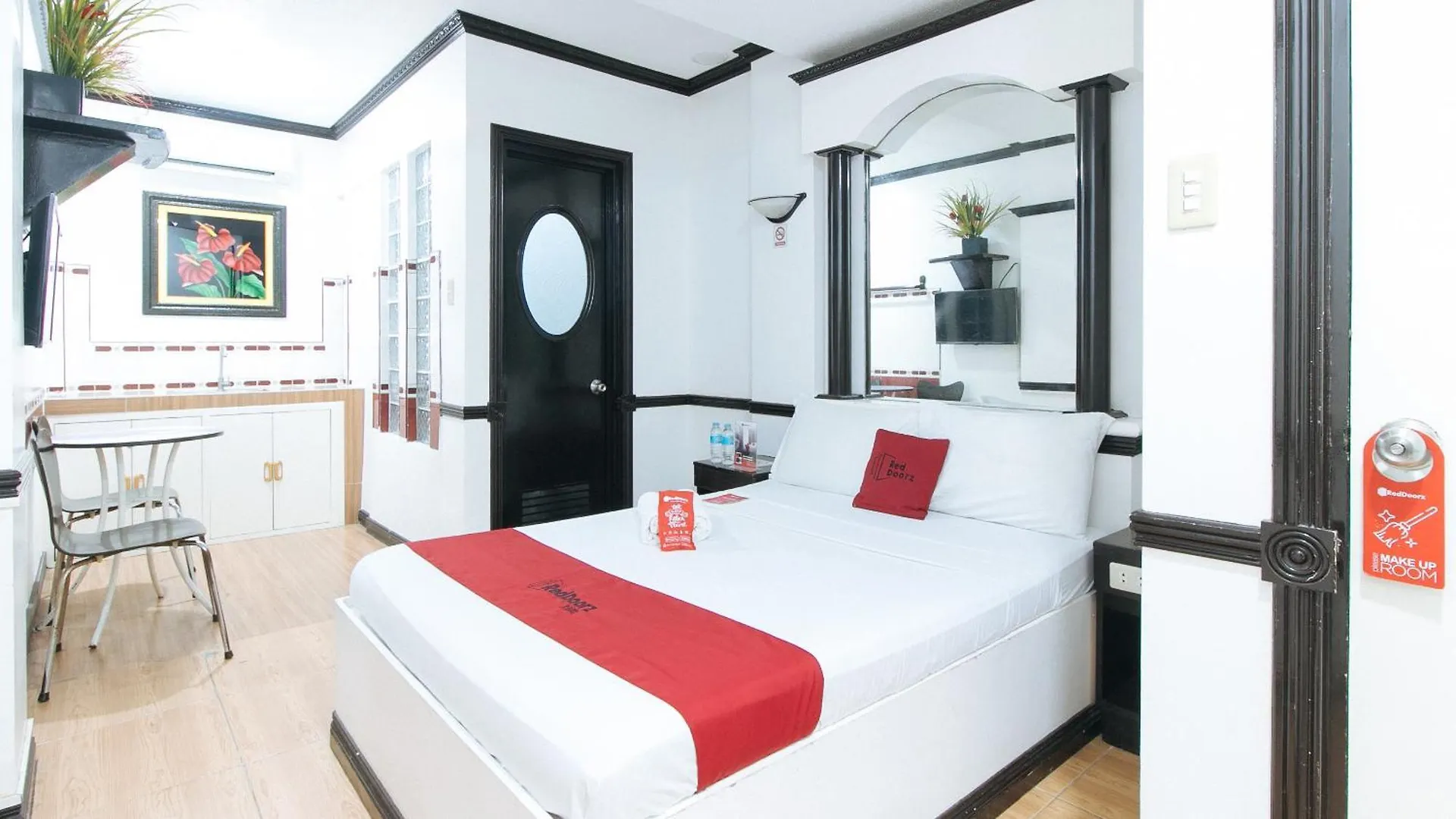 *** Hotel Reddoorz At Plus Villa Gloria Taguig Philippines