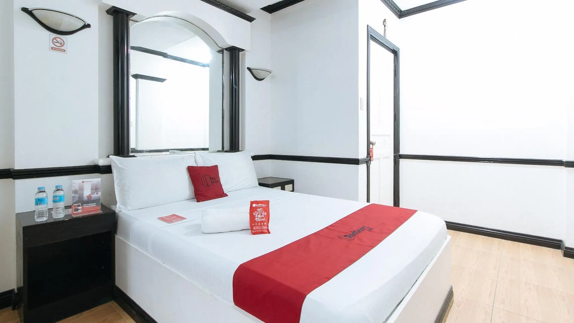 Reddoorz At Plus Villa Gloria Taguig 3*,