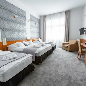 Griffin 3*, Budapest Hungría