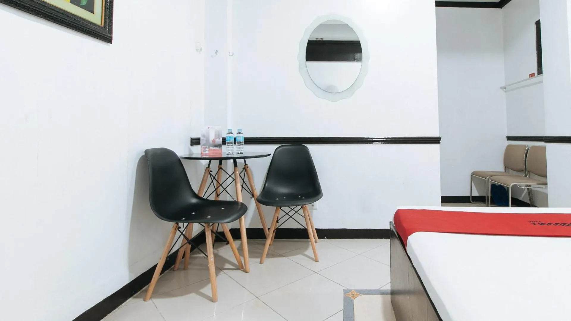 Reddoorz At Plus Villa Gloria Taguig Hotel